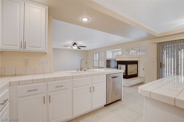 432 Staghorn Pass Avenue, Las Vegas, NV 89183