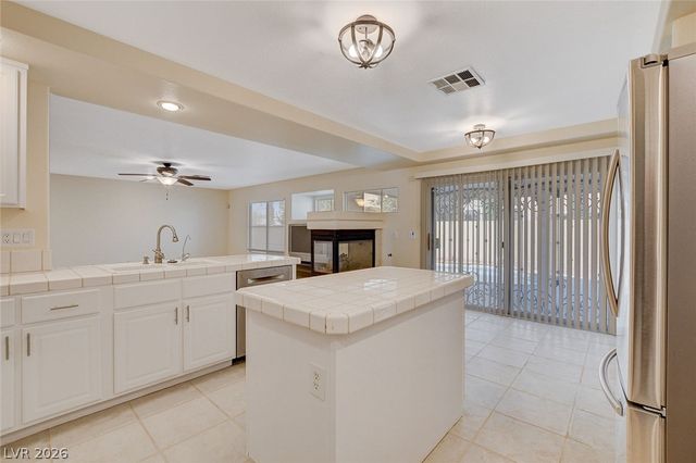 432 Staghorn Pass Avenue, Las Vegas, NV 89183