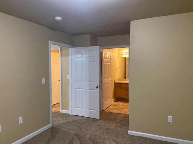 2119 Ringgold Ct Apt 201, Clarksville, TN 37042