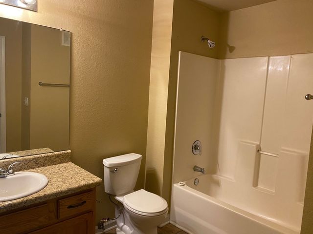 2119 Ringgold Ct Apt 201, Clarksville, TN 37042