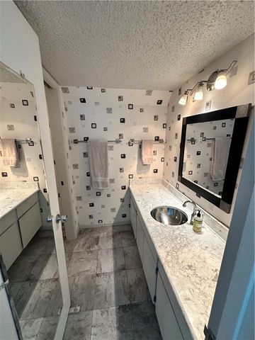3402 Ocean Dr 4, Corpus Christi, TX 78411