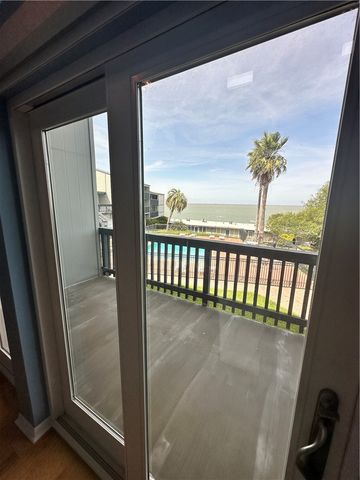 3402 Ocean Dr 4, Corpus Christi, TX 78411