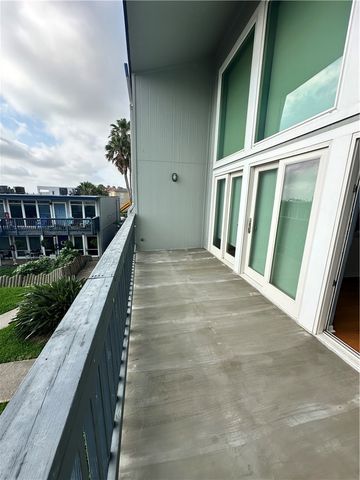 3402 Ocean Dr 4, Corpus Christi, TX 78411
