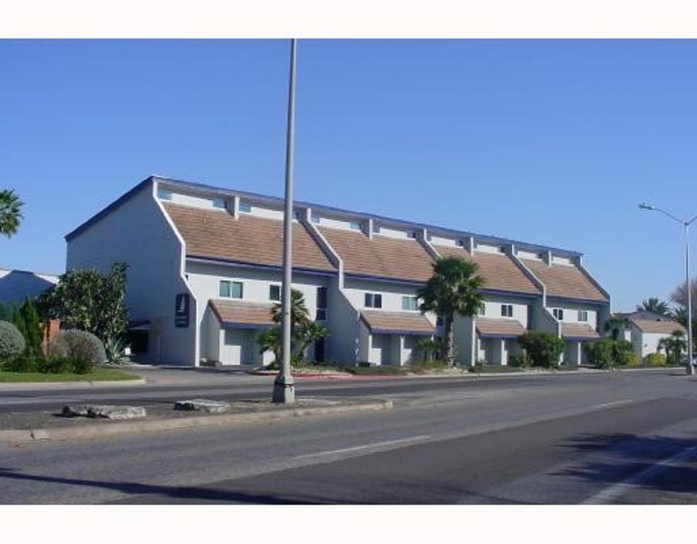 3402 Ocean Dr 4, Corpus Christi, TX 78411 — photo 2