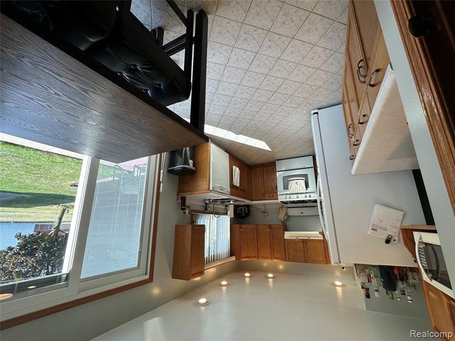 31453 Bridge Avenue, Garden City, MI 48135