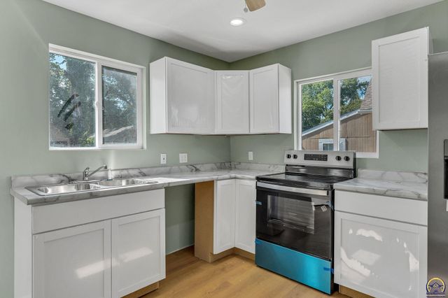 1609 SW Wayne AVE, Topeka, KS 66604