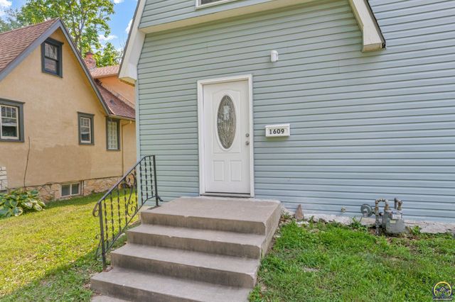 1609 SW Wayne AVE, Topeka, KS 66604