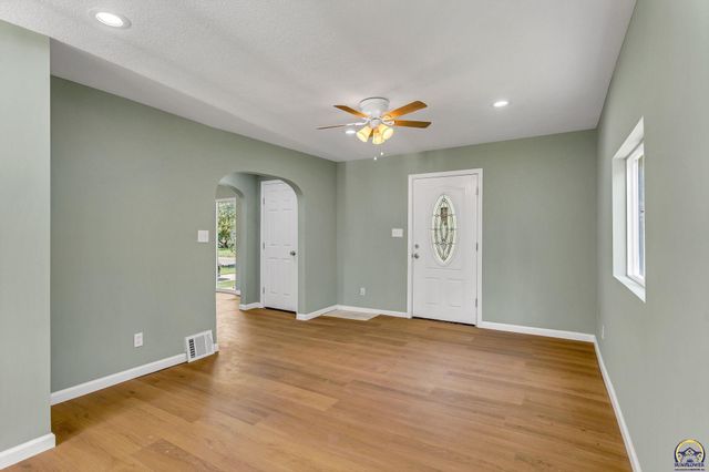 1609 SW Wayne AVE, Topeka, KS 66604