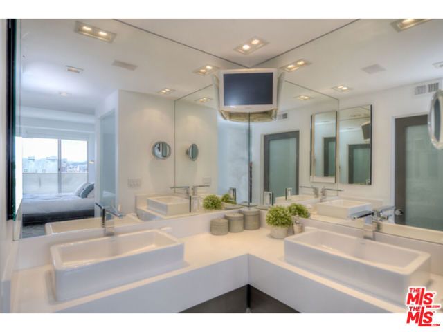 7250 Franklin Avenue 1207, Los Angeles, CA 90046