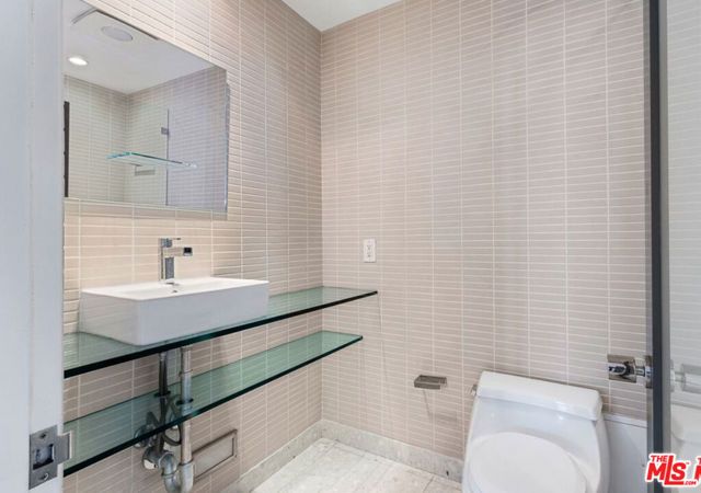 7250 Franklin Avenue 1207, Los Angeles, CA 90046