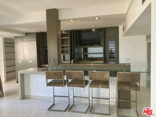 7250 Franklin Avenue 1207, Los Angeles, CA 90046