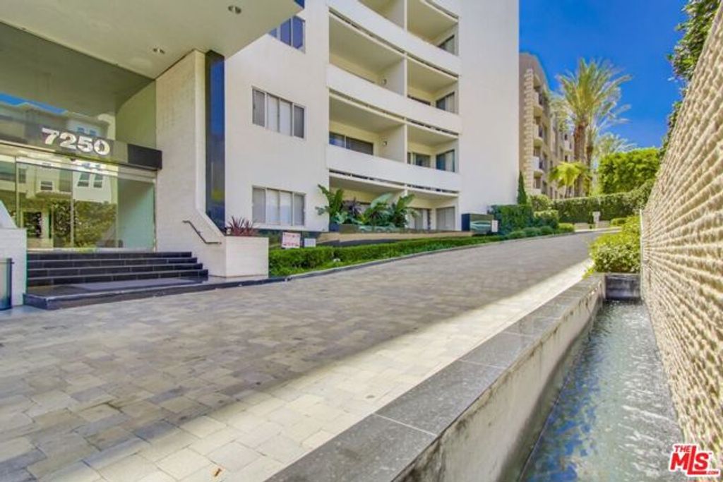 7250 Franklin Avenue 1207, Los Angeles, CA 90046