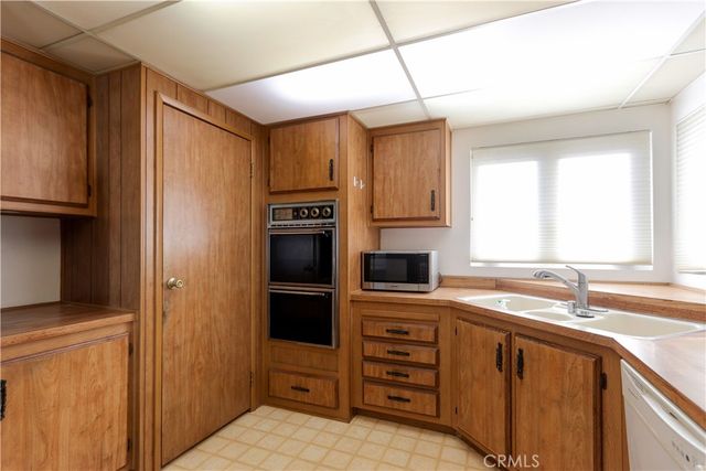 2528 Park LAKE 108, Santa Ana, CA 92705