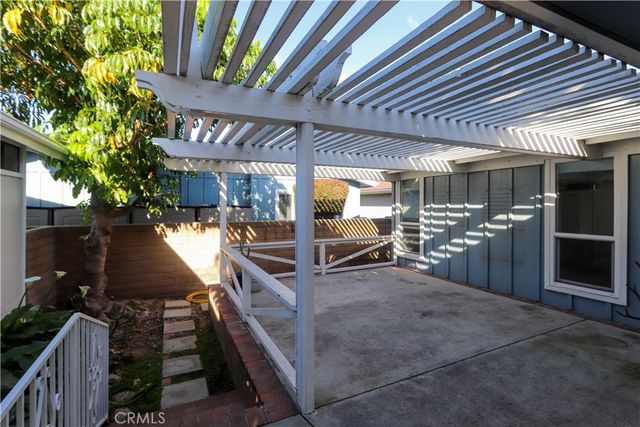 2528 Park LAKE 108, Santa Ana, CA 92705