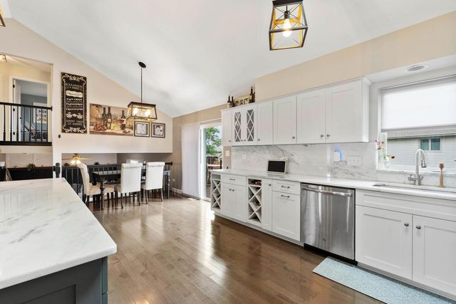750 Bluestone Bay Drive, New Lenox, IL 60451