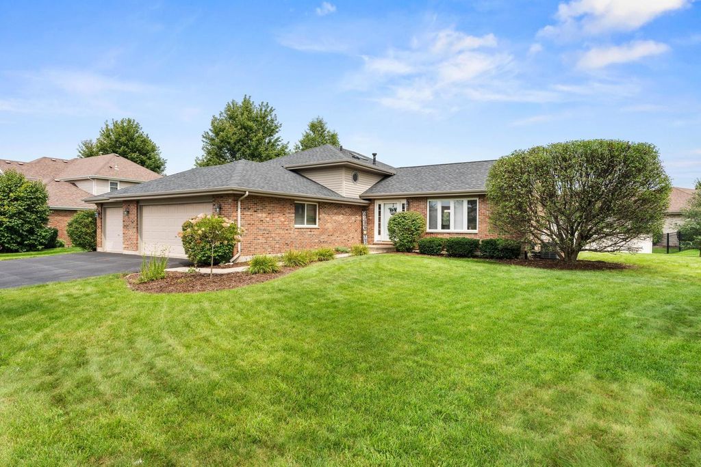 750 Bluestone Bay Drive, New Lenox, IL 60451