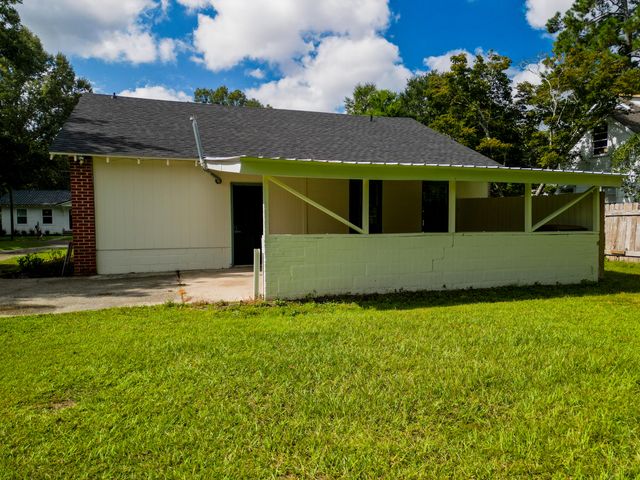 609 Dale St., Columbia, MS 39429