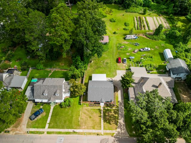 609 Dale St., Columbia, MS 39429