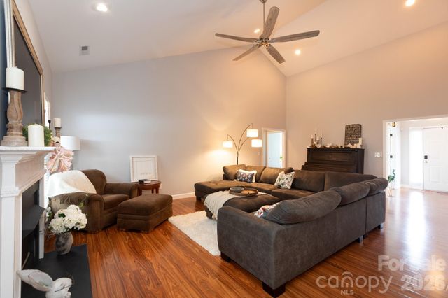 12015 Hampton Place Drive, Charlotte, NC 28269