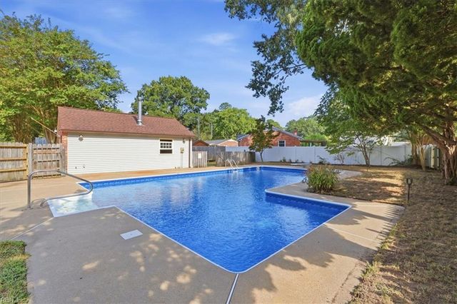 349 Bartell DR, Chesapeake, VA 23322
