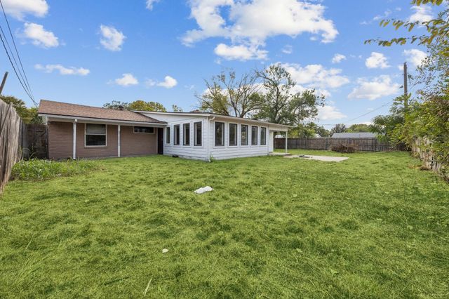 2801 Clearbrook Drive, Irving, TX 75062