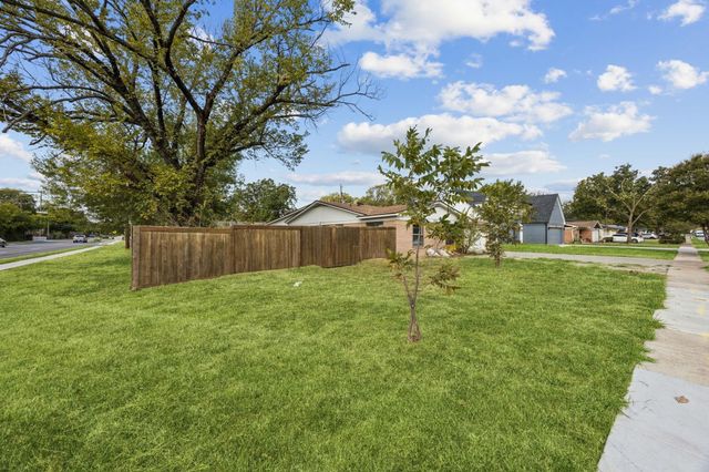 2801 Clearbrook Drive, Irving, TX 75062