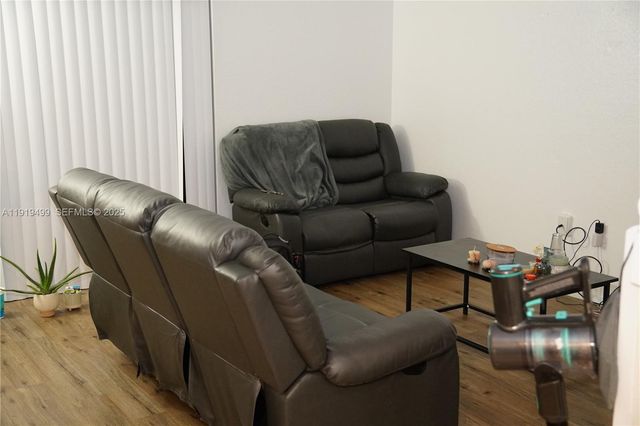 159 Hidden Ct Rd, Hollywood, FL 33023