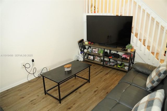 159 Hidden Ct Rd, Hollywood, FL 33023