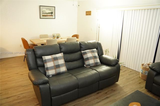 159 Hidden Ct Rd, Hollywood, FL 33023