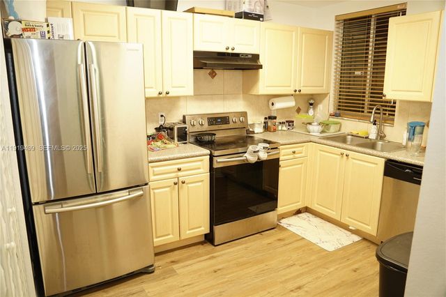 159 Hidden Ct Rd, Hollywood, FL 33023