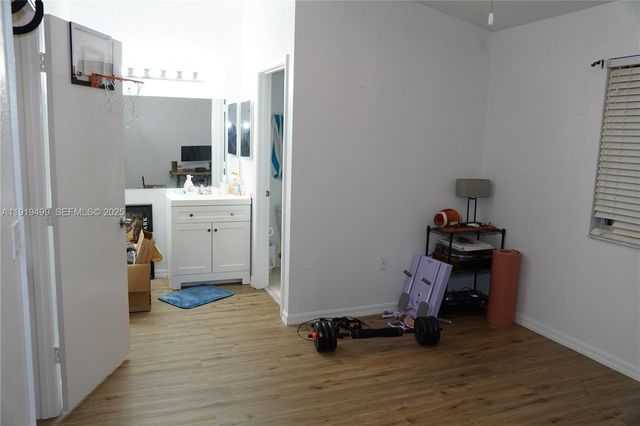 159 Hidden Ct Rd, Hollywood, FL 33023