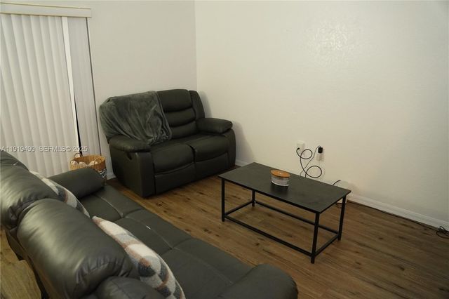 159 Hidden Ct Rd, Hollywood, FL 33023