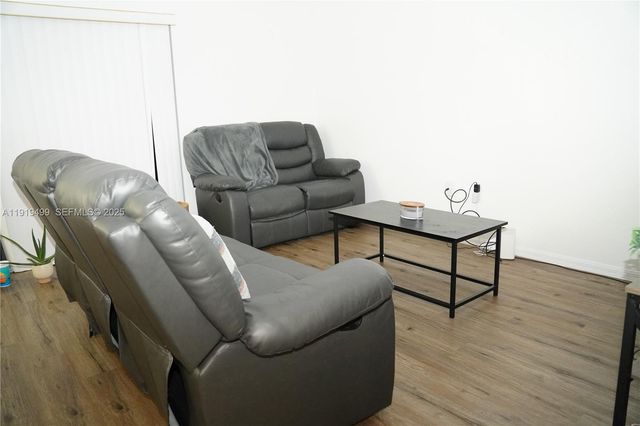 159 Hidden Ct Rd, Hollywood, FL 33023