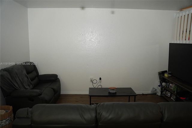 159 Hidden Ct Rd, Hollywood, FL 33023