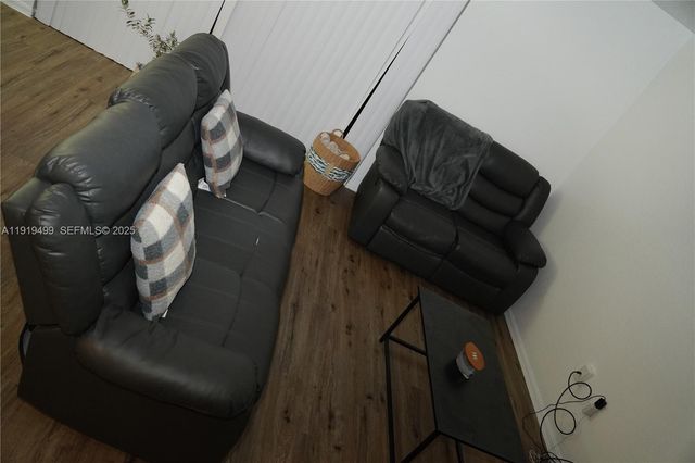 159 Hidden Ct Rd, Hollywood, FL 33023