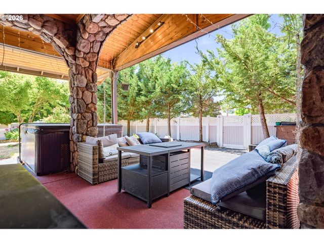 1621 S PHOEBE Dr, Ridgefield, WA 98642