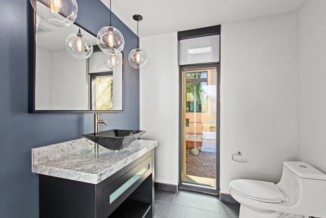 12100 Horseshoe Rd, Oakdale, CA 95361