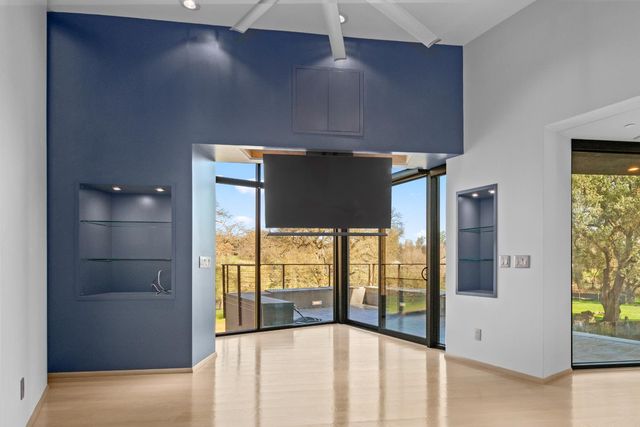 12100 Horseshoe Rd, Oakdale, CA 95361