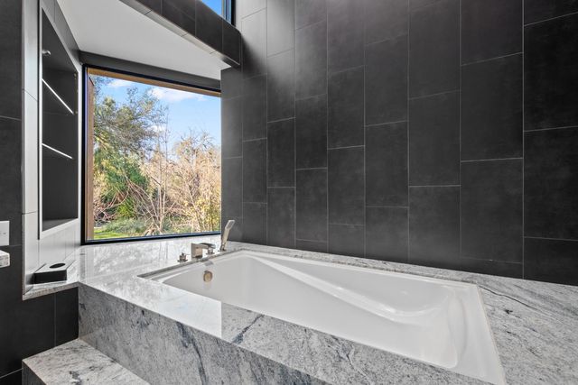 12100 Horseshoe Rd, Oakdale, CA 95361