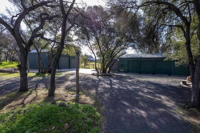 12100 Horseshoe Rd, Oakdale, CA 95361