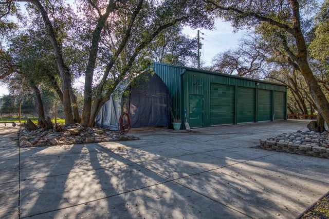 12100 Horseshoe Rd, Oakdale, CA 95361