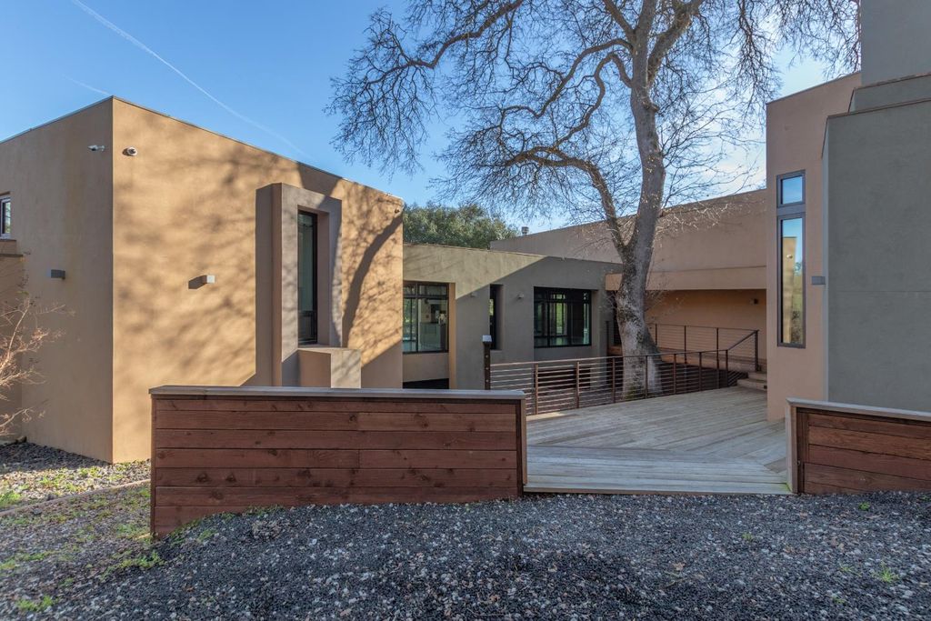 12100 Horseshoe Rd, Oakdale, CA 95361