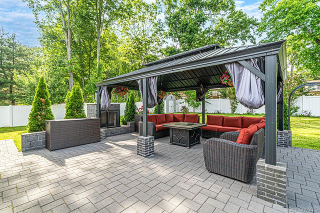 11 Gallatin Drive, Dix Hills, NY 11746