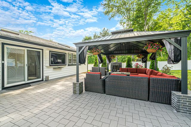 11 Gallatin Drive, Dix Hills, NY 11746