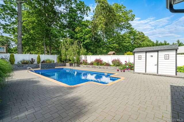11 Gallatin Drive, Dix Hills, NY 11746