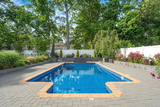 11 Gallatin Drive, Dix Hills, NY 11746