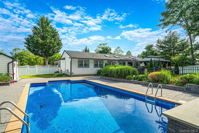 11 Gallatin Drive, Dix Hills, NY 11746