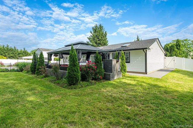 11 Gallatin Drive, Dix Hills, NY 11746