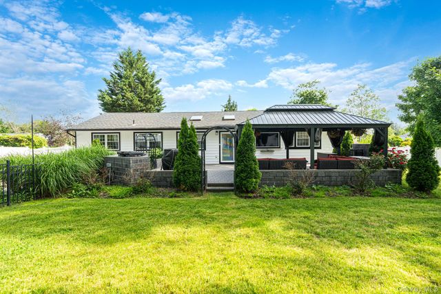 11 Gallatin Drive, Dix Hills, NY 11746