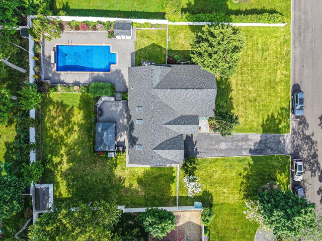 11 Gallatin Drive, Dix Hills, NY 11746